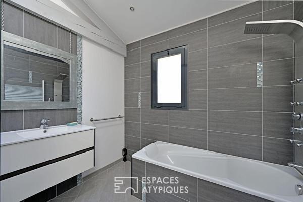 Une villa en face à face avec la nature, à Juvignac