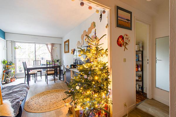 PARIS 19EME - 2 PIECES AVEC GRAND BALCON. 370 000 € **  - Référence  6610-NG