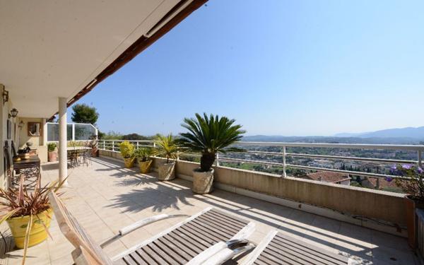 Appartement à vendre    3 pièces • 78 m2 Grasse