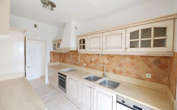 Appartement à vendre    3 pièces • 78 m2 Grasse