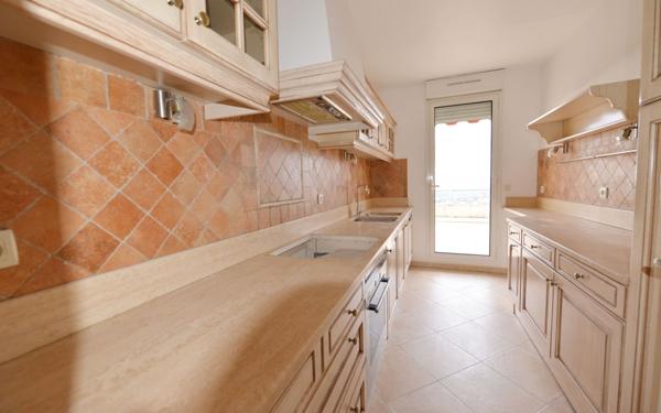 Appartement à vendre    3 pièces • 78 m2 Grasse