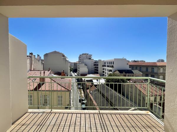 Marseille (13007) À VENDRE ! Rue d’Endoume : T3 lumineux avec balcon et potentiel.
