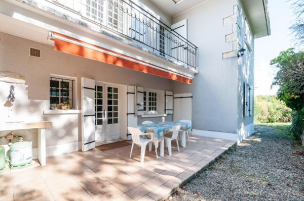 Dans un écrin de verdure sur les hauteurs de Bon-Encontre.