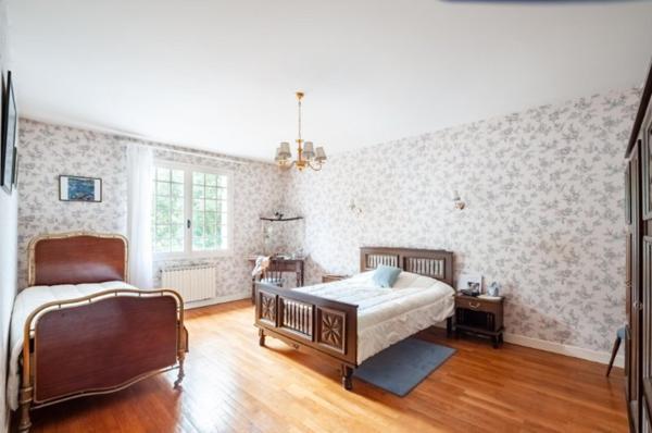 Dans un écrin de verdure sur les hauteurs de Bon-Encontre.