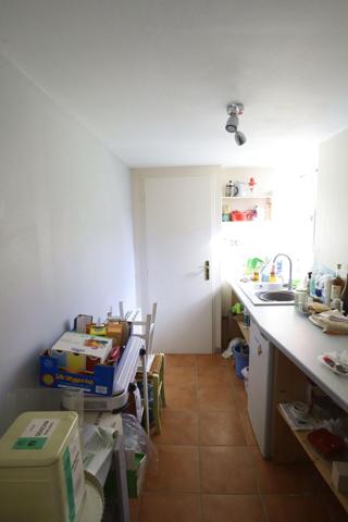 Entièrement rénové : local commercial + logement au dessus