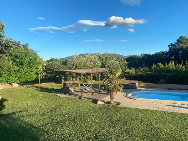 Villa plain pied T5 150 m2 avec piscine + studio et double garage Pourrières