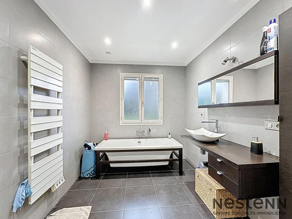 Villa plain pied T5 150 m2 avec piscine + studio et double garage Pourrières