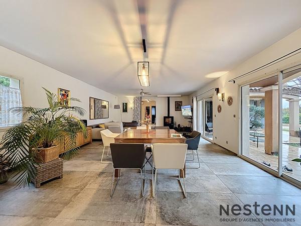 Villa plain pied T5 150 m2 avec piscine + studio et double garage Pourrières