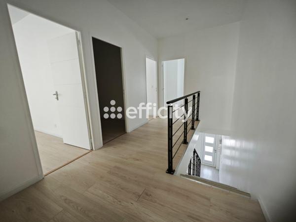 Maison
         5 pièces
        - 105 m² Exclusivité 397 500 € *