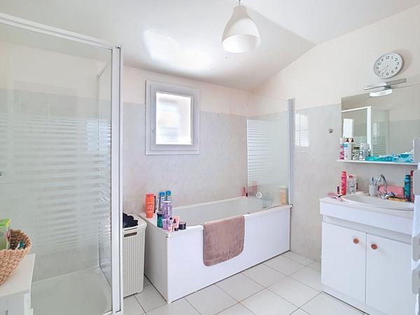 A VENDRE - Maison de village - 4 Chambres - 140 m2 - RIEUMES (31370)