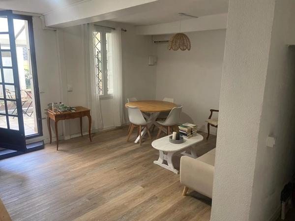 Vente                                                      Appartement
                        
                     3 pièces                      60 m2                     à Perpignan