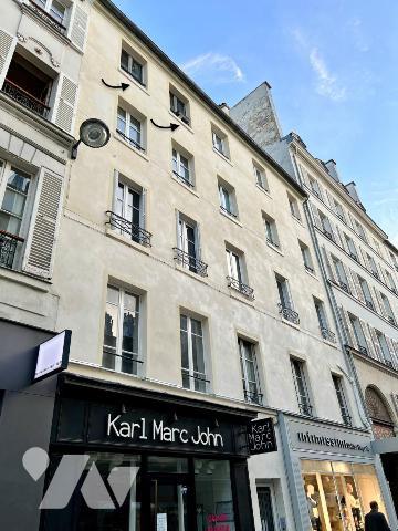 Studio en étage, loué