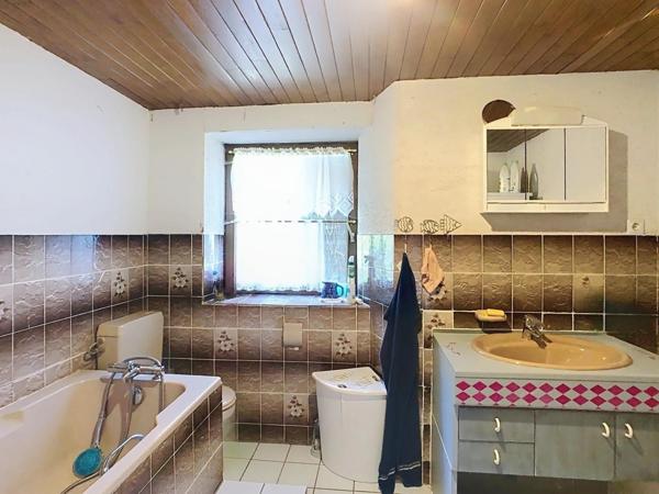 Maison 4 pièces à rénover avec double garage