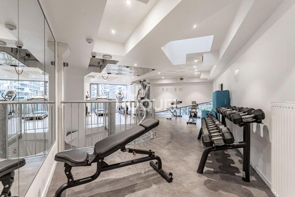 APPARTEMENT 4 PIECES AVEC TERRASSE ET PARKING