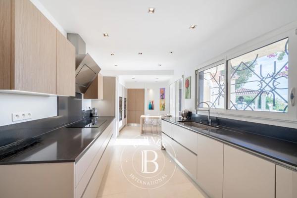 Mandelieu-la-Napoule, Villa 7 Chambres -  365 m² à vendre