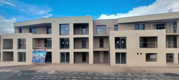 APPARTEMENT AVEC TERRASSE COUVERTE, JARDIN PRIVATIF ET 2 PARKINGS