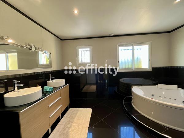 Maison 8 pièces - 265 m²