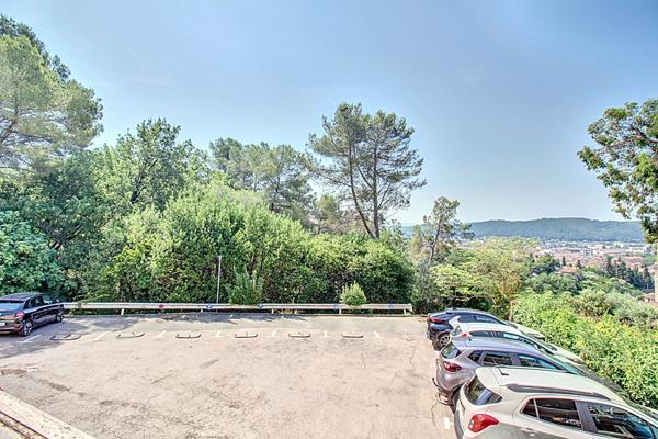 À VENDRE EN EXCLUSIVITÉ - Appartement T2 avec vue dégagée à Draguignan