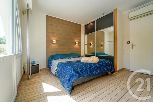 Maison à vendre  6 pièces - 220,75 m2 BUSSY ST GEORGES - 77