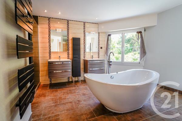 Maison à vendre  6 pièces - 220,75 m2 BUSSY ST GEORGES - 77