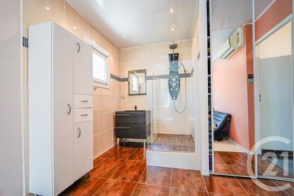 Maison à vendre  6 pièces - 220,75 m2 BUSSY ST GEORGES - 77