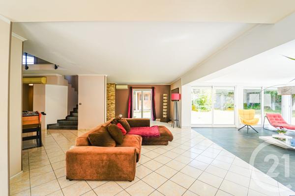 Maison à vendre  6 pièces - 220,75 m2 BUSSY ST GEORGES - 77