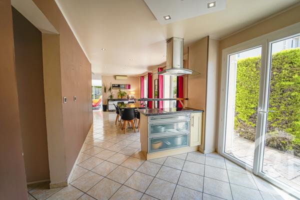 Maison à vendre  6 pièces - 220,75 m2 BUSSY ST GEORGES - 77