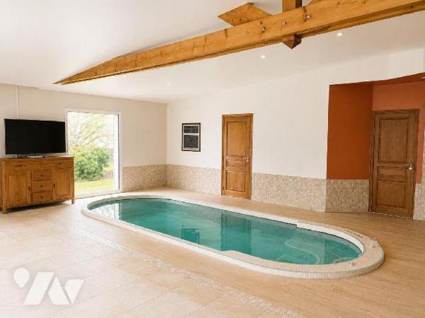 EXCLUSIVITÉ CHEUVREUX RENNES

Propriété de 311 m² habitables et 506 m² de surface utile, impl...