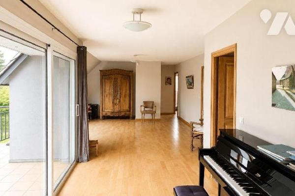 EXCLUSIVITÉ CHEUVREUX RENNES

Propriété de 311 m² habitables et 506 m² de surface utile, impl...