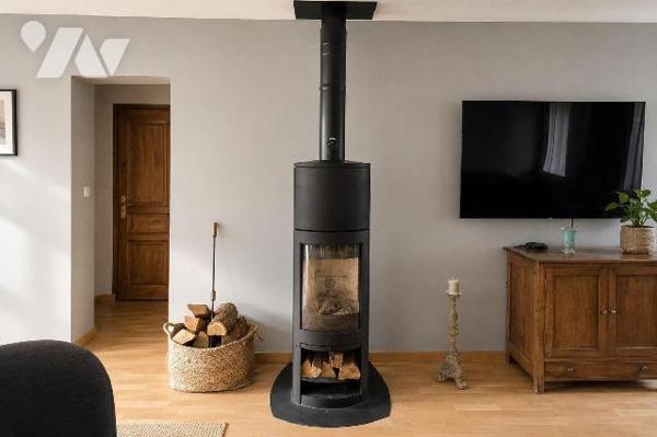 EXCLUSIVITÉ CHEUVREUX RENNES

Propriété de 311 m² habitables et 506 m² de surface utile, impl...