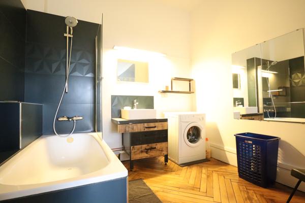 T2 BIS - 62 M² AU PIED DU METRO GARIBALDI