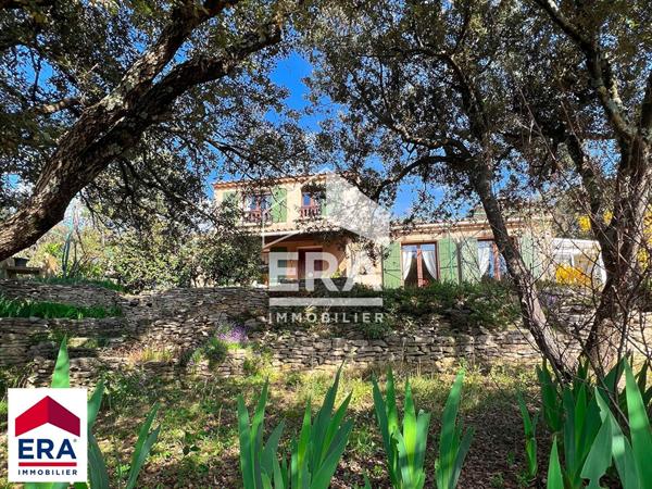 Villa avec jardin et piscine