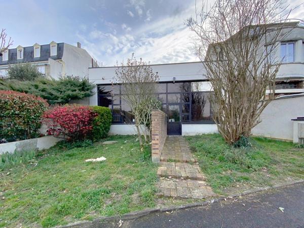 Local professionnel, Bureau  style Loft lumineux de 130 m2, espace vert 100m2