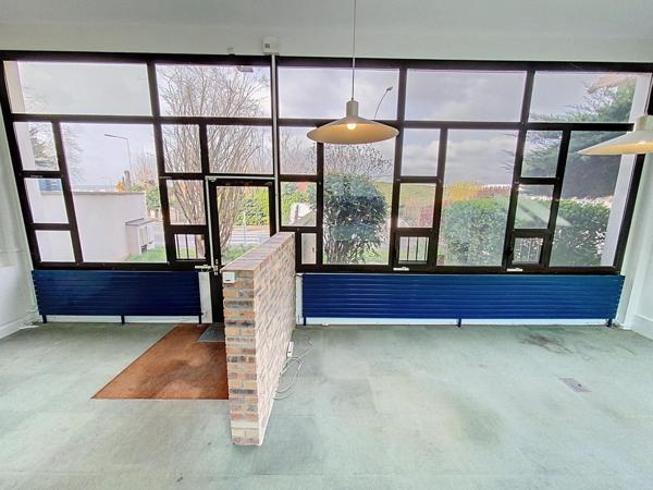 Local professionnel, Bureau  style Loft lumineux de 130 m2, espace vert 100m2