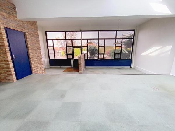 Local professionnel, Bureau  style Loft lumineux de 130 m2, espace vert 100m2