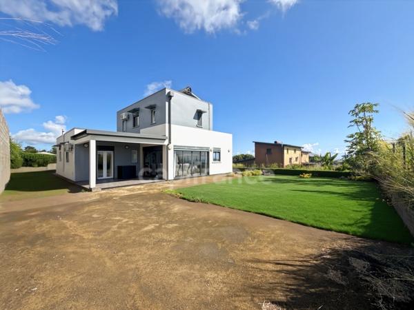 Vue mer – Maison contemporaine 4 chambres avec jardin piscinable – Sainte-Marie