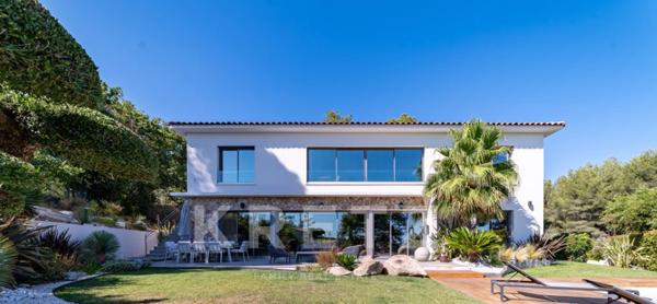 Aix-en-Provence – Villa contemporaine neuve de 220 m2 , 4. chambres, avec vue panoramique exceptionn