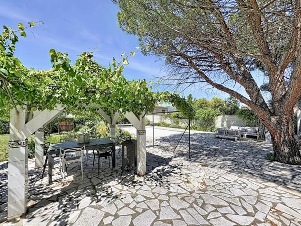 Élégante maison de maître des années 1930 avec jardin paysager et piscine - PRADES