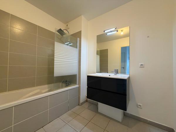 RILLIEUX CENTRE - Appartement T3 de 59 m²