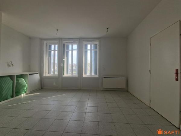 Beau Duplex avec Fort Potentiel – Habitation ou Local Pro + Garages + Cave