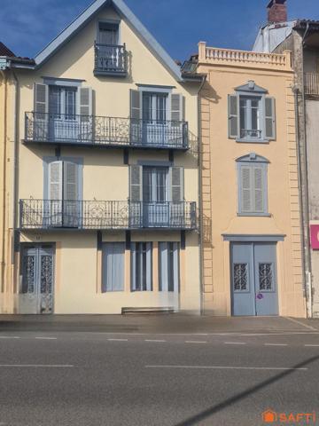 Beau Duplex avec Fort Potentiel – Habitation ou Local Pro + Garages + Cave