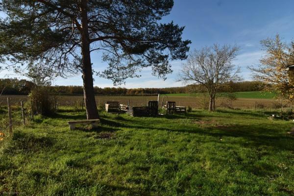 Maison à rénover avec terrain et potentiel