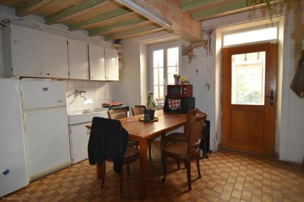 Maison à rénover avec terrain et potentiel