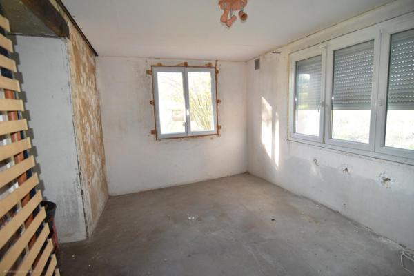 Maison à rénover avec terrain et potentiel