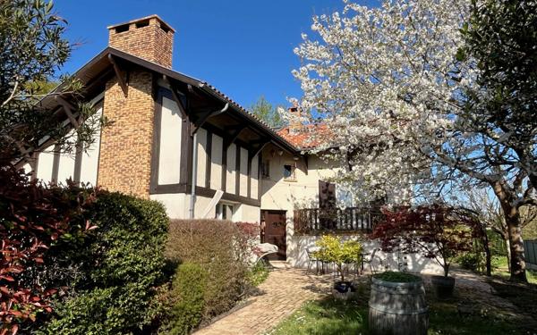 Maison à vendre    6 pièces •  Gradignan