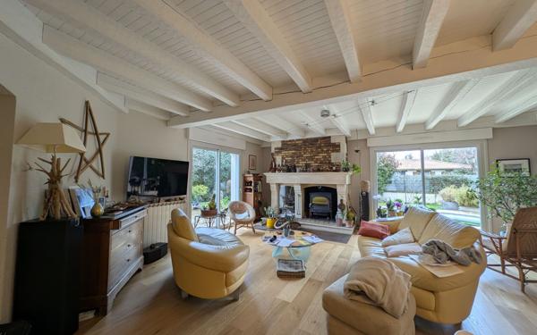 Maison à vendre    6 pièces •  Gradignan