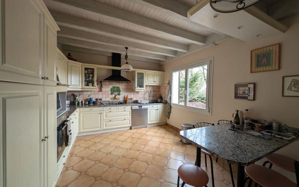 Maison à vendre    6 pièces •  Gradignan