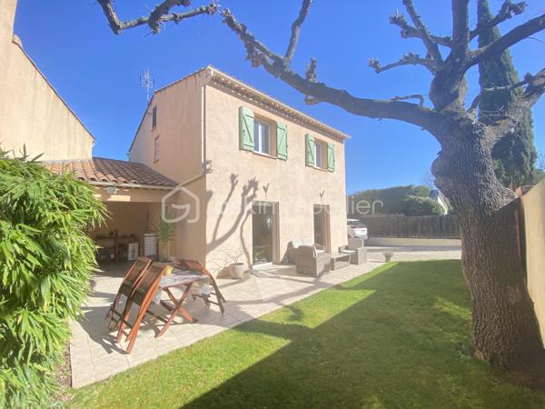 Découvrez cette magnifique villa de 2015, nichée dans un quartier résidentiel paisible à Aix-en-Provence. Avec 94,31 m² de surface habitable, cette demeure sans mitoyenneté offre calme et sérénité.

Cette villa charmante propose 4 pièces spacieuses, dont 3 chambres lumineuses et 1 salles d'eau moderne. Profitez d'un séjour confortable et d'une cuisine équipée pour des moments de convivialité. La villa dispose d'une magnifique terrasse orientée plein sud pour des après-midis ensoleillés, sans vis-à-vis.

Ce bien d'exception est équipé d'un chauffage individuel électrique, d'un vitrage double, d'un interphone et d'un système d'arrosage automatique et d'un grand garage. Située à proximité des commodités essentielles et exempts de travaux à prévoir, cette villa est libre de toute occupation.

Sa taxe foncière s'élève à 1754 €. Contactez Caroline DIEDHIOU pour une visite!