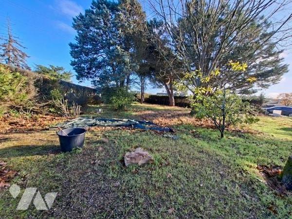 Bon emplacement pour ce terrain à bâtir de 701 M2