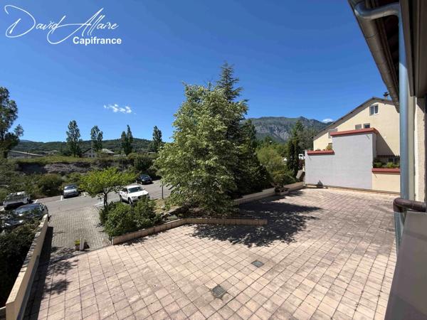 Appartement à vendre 95 m² 3 pièces, terrasse, véranda, cave et emplacement de parking sécurisé GAP (05)